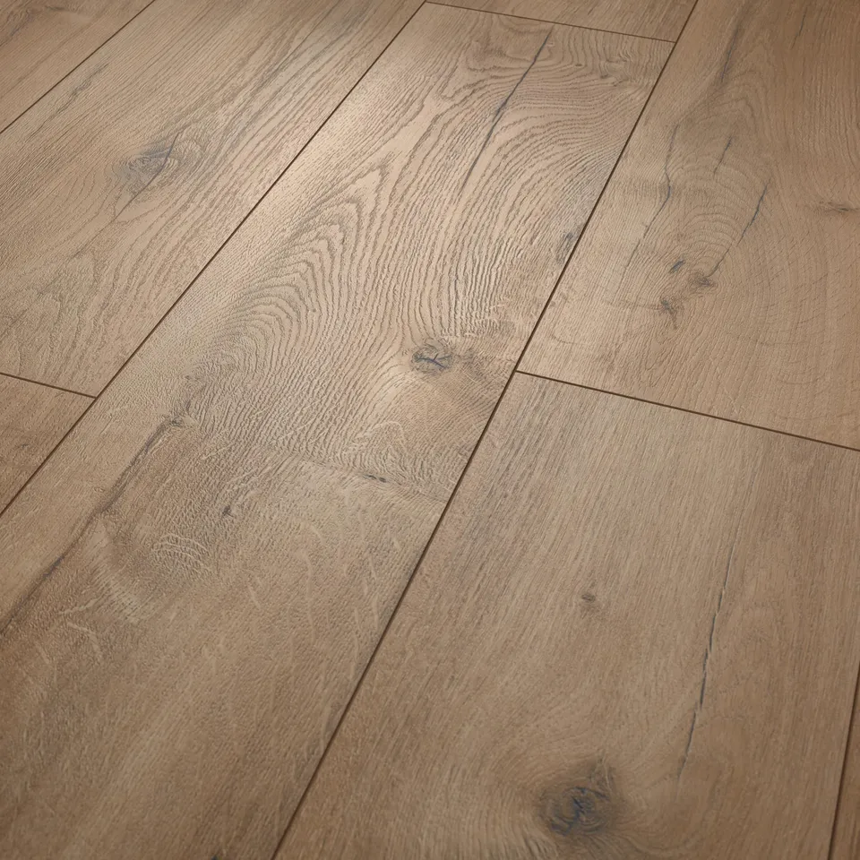 egger-naturesense-el2077-loja-eiche-braun-laminat-2-543m image 1