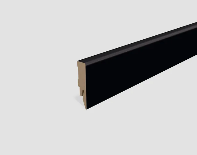 egger-home-l537-sockelleiste-schwarz-2400-mm-kubisch image 1
