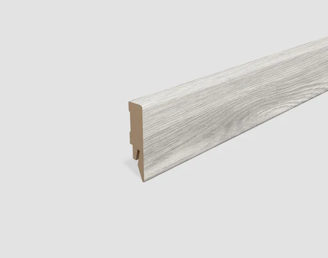 egger-home-sockelleiste-l583-eiche-hellgrau-2400-mm-kubisch image 1