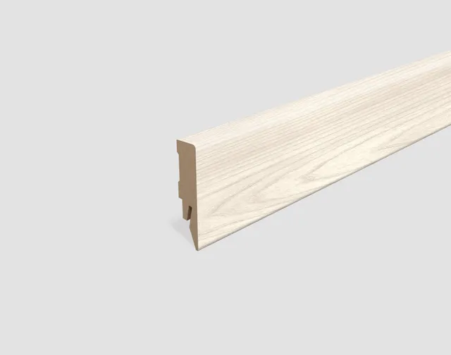 egger-home-sockelleiste-l610-akazie-weiss-2400-mm-kubisch image 1
