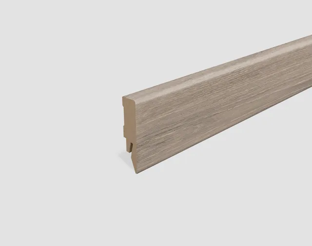 egger-home-l609-sockelleiste-eiche-grau-2400-mm-kubisch image 1