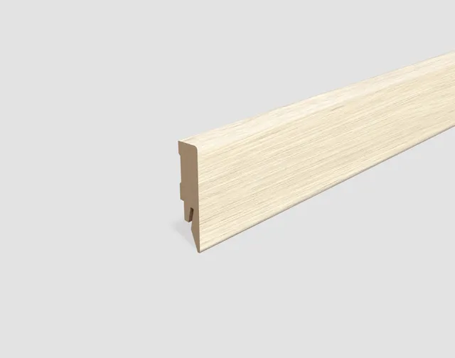 egger-home-l628-sockelleiste-eiche-weiss-2400-mm-mdf image 1