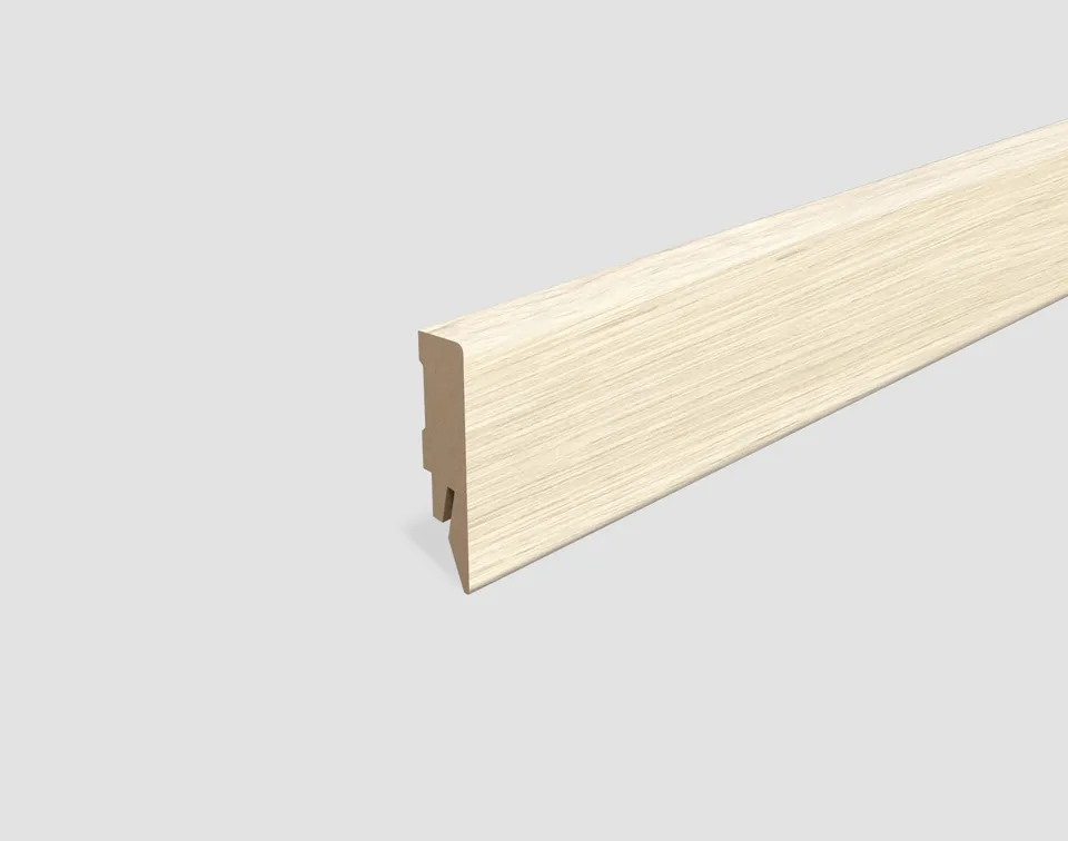 egger-home-l628-sockelleiste-eiche-weiss-2400-mm-mdf image 1